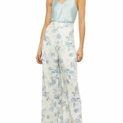 Budget ๐ BCBGMAXAZRIA ๐ฉ Womens Satin V-neck Camisole Top ๐ฅฐ