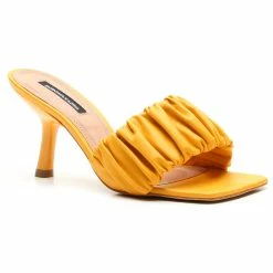 Deals 👏 BCBGMaxazria DALLAS TUSCANY YELLOW LEATHER CINCHED 🩴 SANDAL HEEL for 👩 women 💯