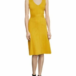 Budget ❤️ BCBGMAXAZRIA Korina 👩 Womens Midi Sleeveless Sweaterdress 🥰