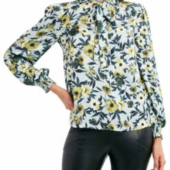 Brand new 😍 BCBGMAXAZRIA 👩 Womens Floral V Neck Blouse 😀